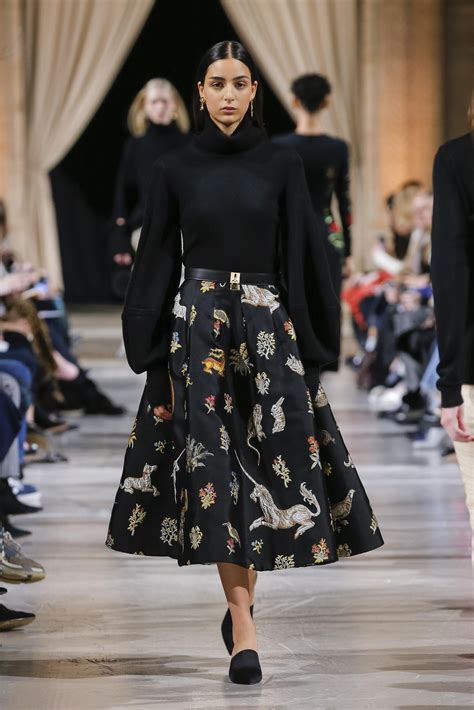 2018 (mmxviii) was a common year starting on monday of the gregorian calendar, the 2018th year of the common era (ce) and anno domini (ad) designations, the 18th year of the 3rd millennium. OSCAR DE LA RENTA FALL WINTER 2018 WOMEN'S COLLECTION ...