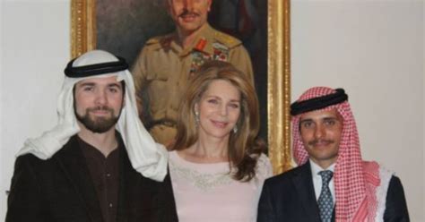 Queen Noor Of Jordan With Her Sons Hashim And Hamzah Rey Hussein Y Noor De Jordania