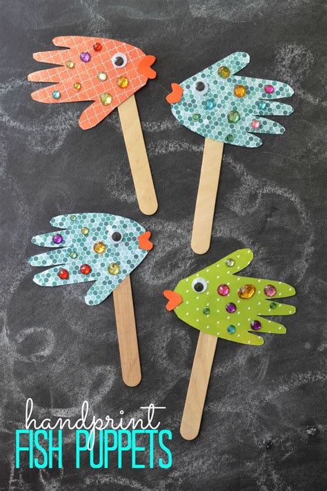 Our crafts have easy to follow guides, and to keep it simple. Easy Kids Craft: Handprint Fish Puppets | Happy Crafting ...