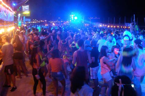 Full Moon Party In Koh Phangan Guide To The Famous Full Moon Party In Thailand Go Guides