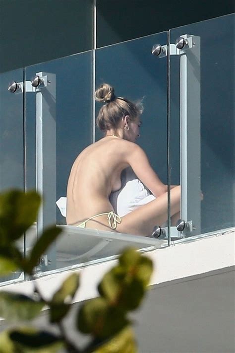 Roosmarijn De Kok Topless Sunbathing On Her Balcony 24