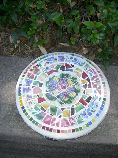 10 Beautiful Diy Stepping Stone Ideas To Decorate Your Garden Diy