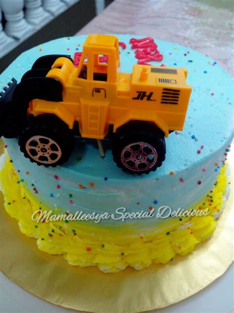 Baby cakes 2u contoh deko kek harijadi utk birthday boy facebook. Red Velvet Birthday Cake | Birthday 2years boy | Bob The ...