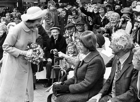 In Pictures A Look Back At The Queens Silver Jubilee Visit To Teesside In 1977 Teesside Live