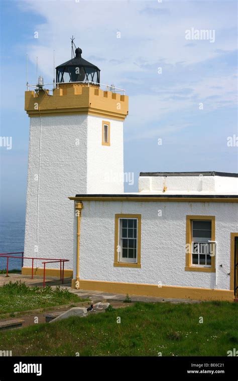 The Stevenson Lighthouse At Duncansby Head The Most North Easterly