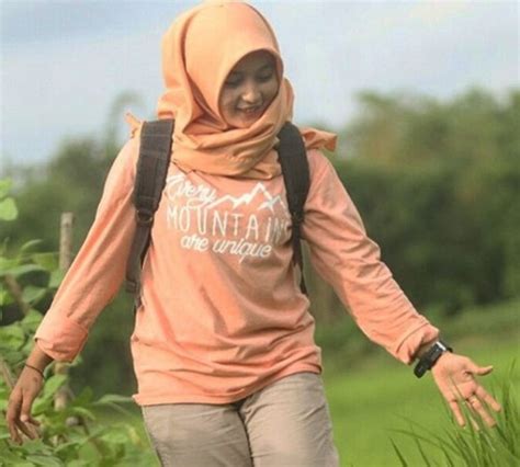 Bocoran isi foto dari galeri seorang pacar. Foto Wanita Hijab Syari Hadap Belakang - HijabFest