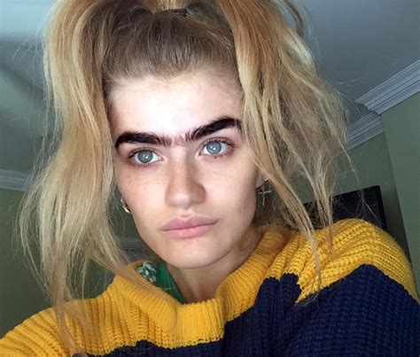 This Model Is Leading The Unibrow Movement Beauty Unibrow Dark Eyebrows