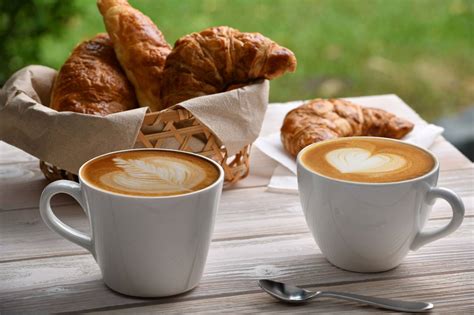 cosa succede al tuo corpo se mangi cappuccino e cornetto ogni giorno greenme