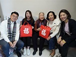 麥美娟昨日與候任區議員探訪長者 - 新浪香港