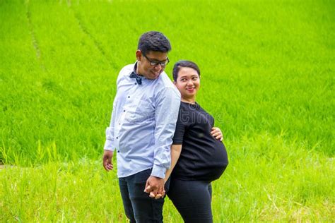 Pregnant Woman And Her Husband On Green Field Stock Image Image Of Back Grass 137965345