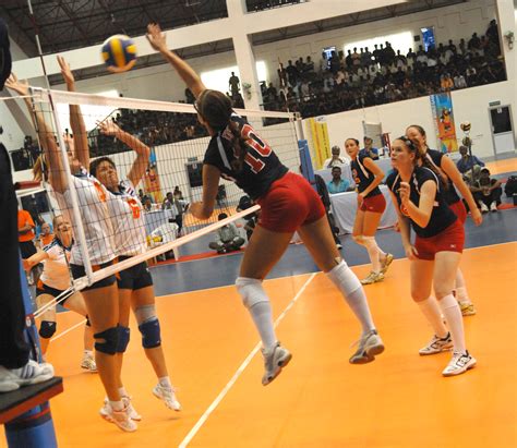 File:U.S. Womens Volleyball team CISM 2007 spike.jpg - Wikipedia