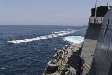 ادعای آمریکا درباره رویارویی قایق گشتی سپاه با ناوهای آمریکایی
