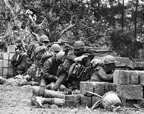 The Battle For Hue Us Marines Crouching Behind Wall 1968 Vietnam
