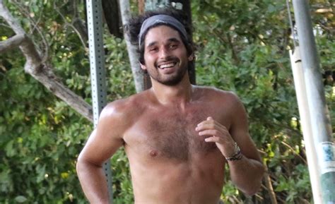 Dwts Alan Bersten Bares His Ripped Abs During A Shirtless