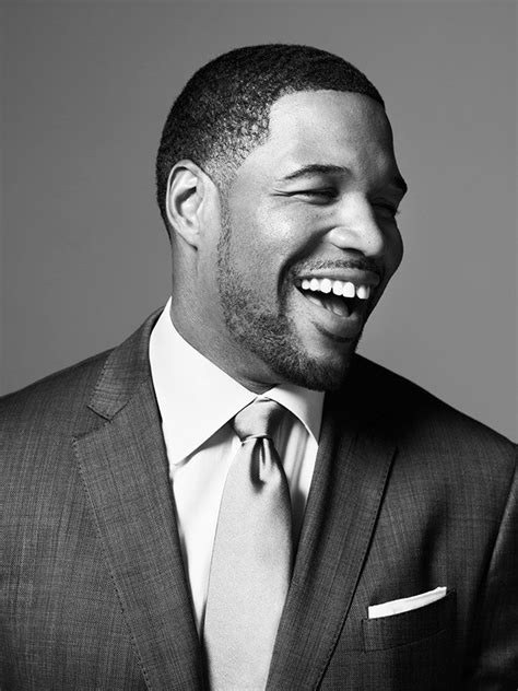 (1.96 m) weight:256 lbs (116 kg) profession:american football player, actor, presenter, film producer. Michael Strahan