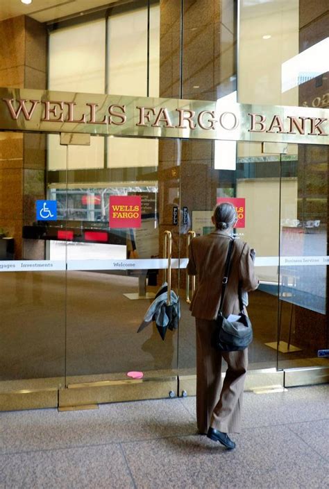 Wells Fargo Settles Ponzi Scheme Lawsuit For More Than 3 Million Miami Herald Miami Herald