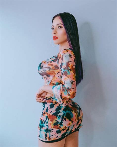 Karla Bustillos Karlybustillosg Fotos Y Videos De Instagram Fashion Neck Dress High