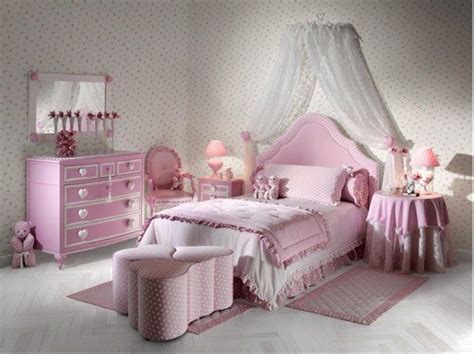 Girls bedroom designs can really show off who your daughter is and who she wants to be. secret-ice: Girls small bedroom ideas