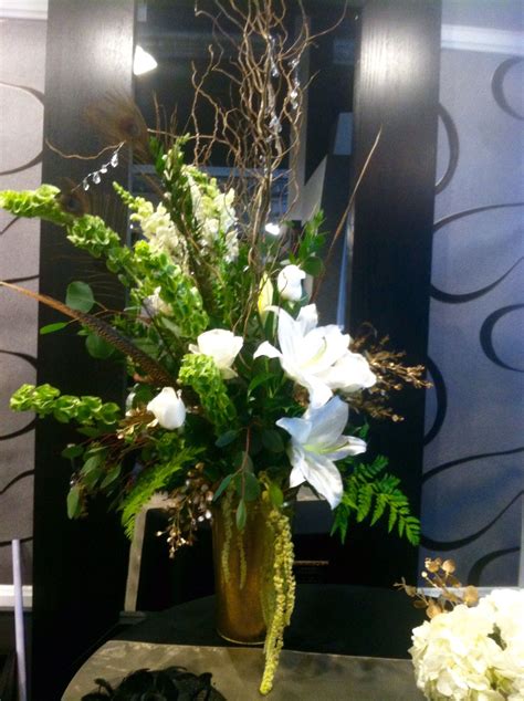 Sometimes a vase of fresh flowers is all a room needs. Grand opening bling it up | Flower delivery, Fresh flower ...