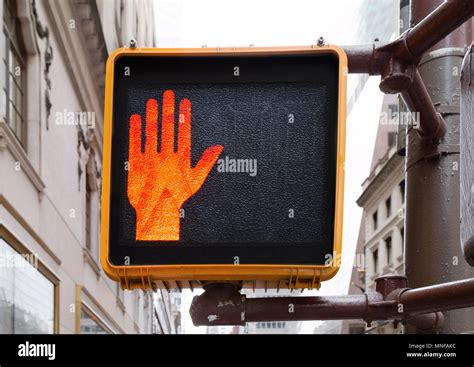 Pedestrian Dont Walk Sign Usa Hi Res Stock Photography And Images Alamy