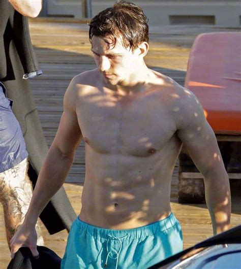 Tom Holland Shirtless On The Set Of Uncharted Tom Holland Tom