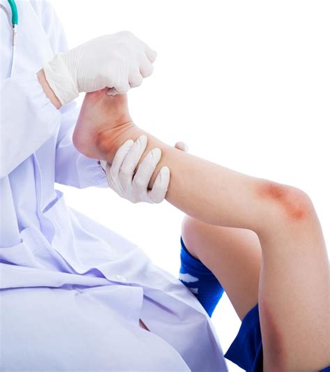 Knee Pain In Children Causes Treatment And When To See Doctor Momjunction