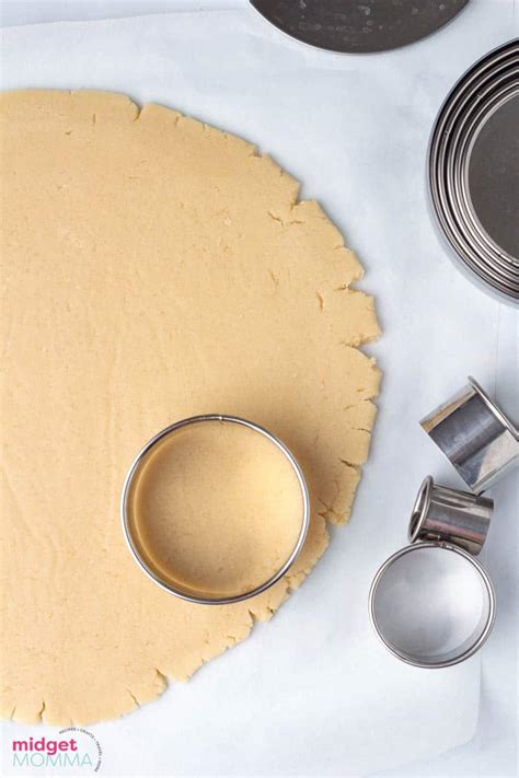 1 cup powdered sugar 1 cup granulated sugar 1 cup butter 1 cup vegetable oil 2 eggs, be. The BEST No Spread Christmas Sugar Cookies Recipe