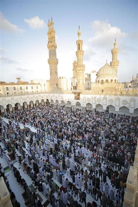 الآلاف يودون صلاة عيد الفطر المبارك بجامع الأزهر الشريف صور قناة