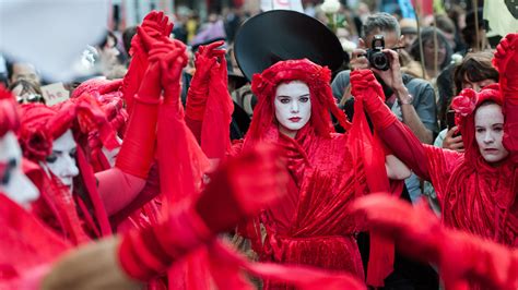 Extinction Rebellion Staged A Funeral To Mark The End Of London Fashion Week 2019 Teen Vogue