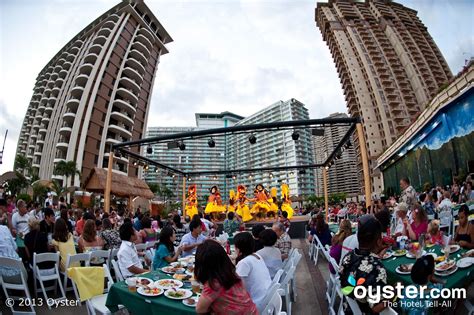 Starlight Luau At The Hilton Hawaiian Village Hilton Hawaiian Village Hilton Hawaiian Village