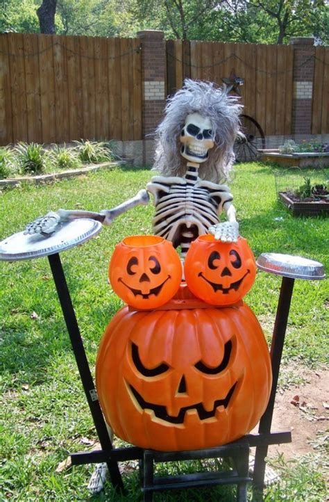 25 Scary Halloween Decorations For Outdoor Party