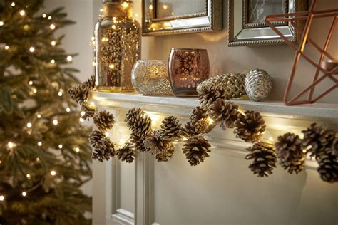This christmas, make every room look as festive as possible with these jolly christmas decoration ideas. How To Choose The Best Indoor Christmas Lights | Wilkolife