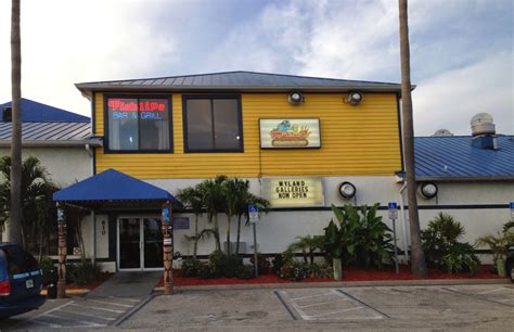 Restaurant Review Fishlips Waterfront Bar And Grill In Cape Canaveral
