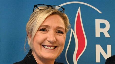 Marine Le Pen Pense à 2022 Et Même à 2027