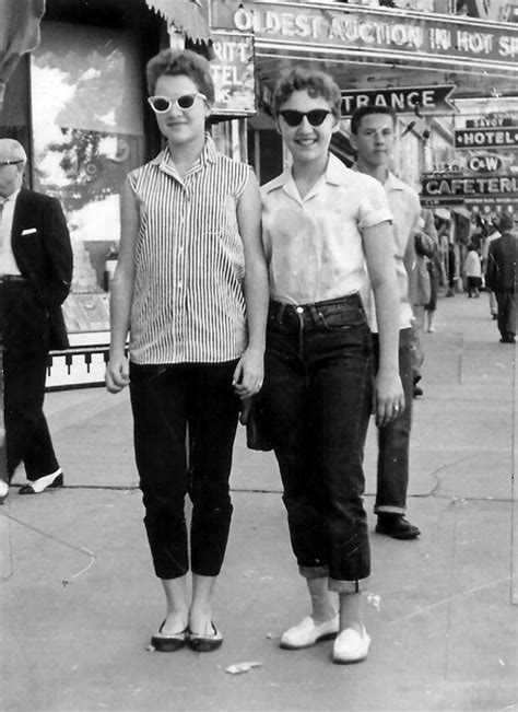38 Snapshots Prove That Jeans Made The 1950s Girls Look So Cool