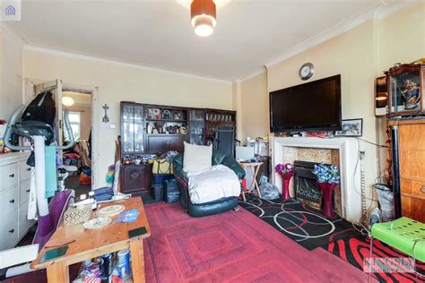 2 Bedroom Flat For Sale In Mount Pleasant Road London Uk Nw10 3eh