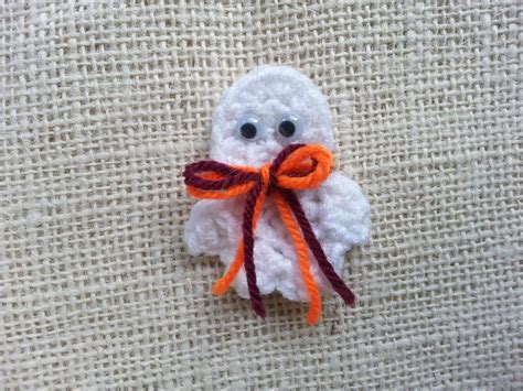 Crochet Ghost Pin —