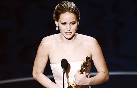 2013 Oscars Oops Moment Jennifer Lawrence Trips And Falls On Stage