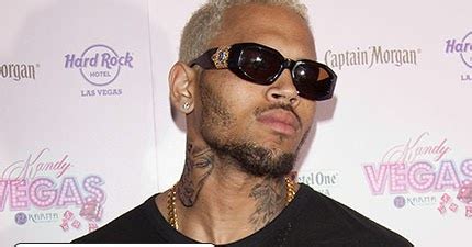 'the brutally beaten woman's face' tattoo. P.I.B Entertainment: WHAT THE FREAK???? CHRIS BROWN'S TATTOOS RIHANNA'S FACE . . . ON HIS NECK ...