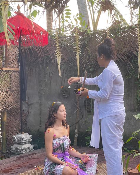 Mengenal Tradisi Melukat Upacara Adat Bali Yang Dilakukan Oleh Pevita Pearce Halaman 2