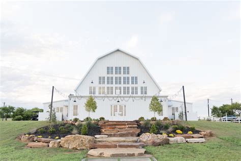 White Barn Located In Ponder Tx Timeless Classic Stunning The Nest