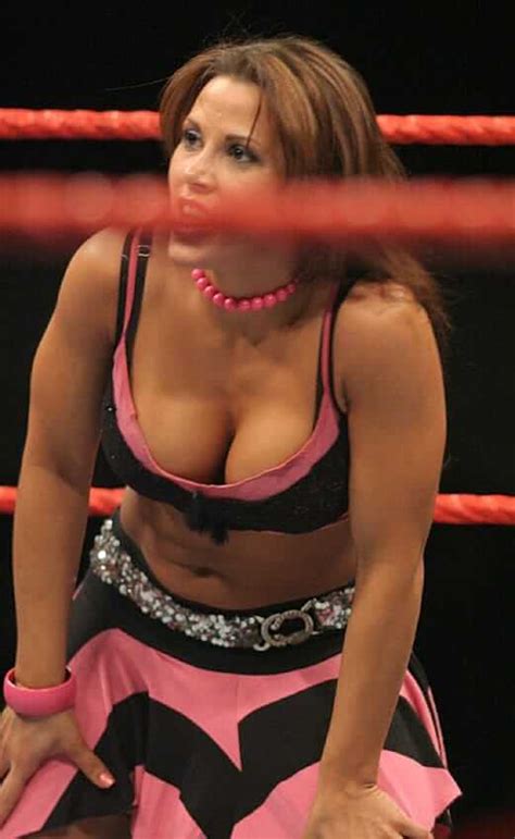Sexy Mickie James Boobs Pictures Are Just Too Damn Sexy The Viraler