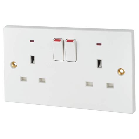Bg 900 Series 13a 2 Gang Squared Edge Switched Socket With Neon White