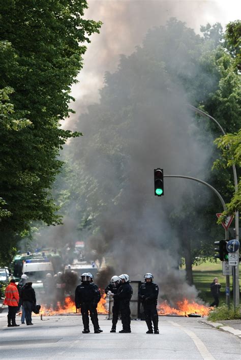 Proteste Gegen Neonazi Aufmarsch In Hamburg Der Spiegel