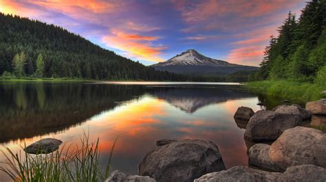 Sunset Trillium Lake And Mount Hood In Oregon United