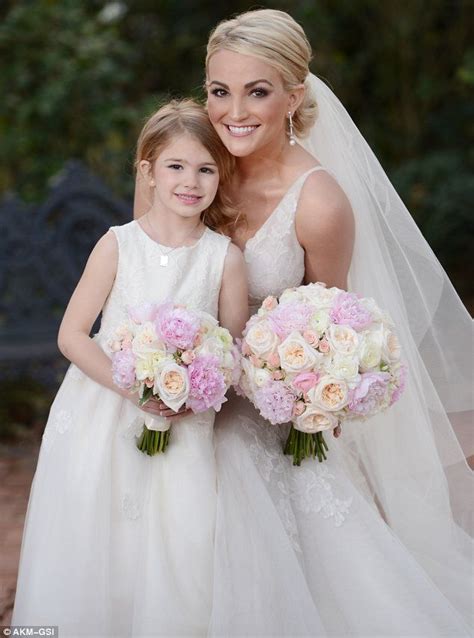 Jamie Lynn Spears Is A Beautiful Blushing Bride In Wedding Album Snaps Celebrity Wedding