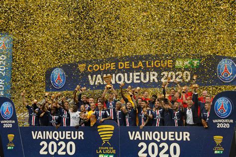 • mempunyai jadwal pertandingan yang lengkap dari liga kecil sampai liga besar. PSG Juara Piala Liga Prancis - Medcom.id