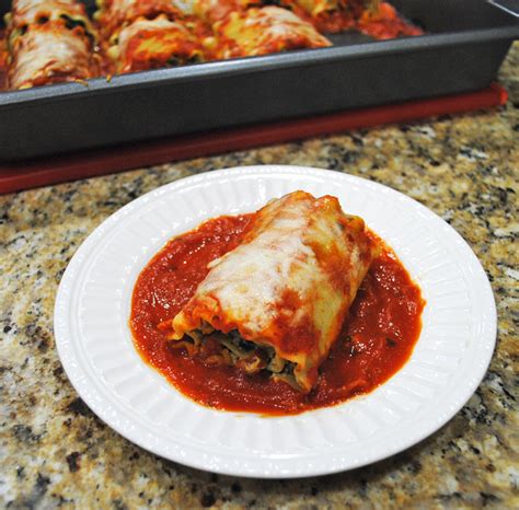 Recently i was caught up in the italian food cooking frenzy! Mushroom and Spinach Lasagna Roll-Ups - Recipe Treasure