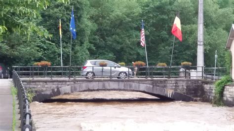 « les riverains impactés par les inondations sont invités à rejoindre ce centre », indique la commune. Les inondations en Province du Luxembourg ont fait un mort ...