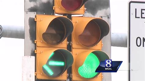 Find Out What This New Yellow Traffic Signal Means Youtube